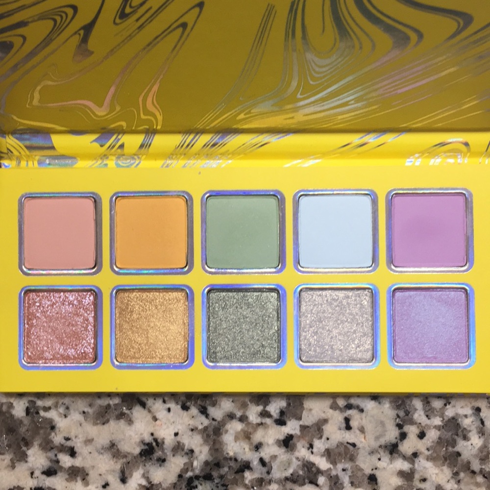 Kylie Jenner Calm before the Storm palette